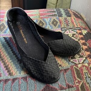 bernie mev. Black Woven Flats